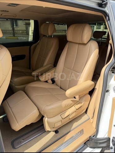 Kia Carnival-21