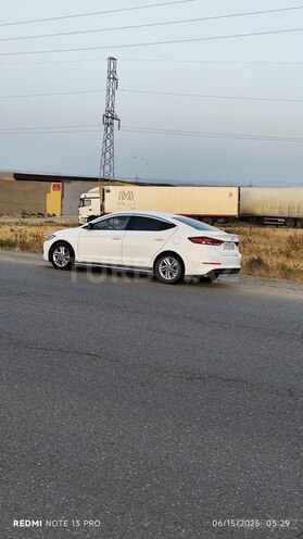 Hyundai Avante-3