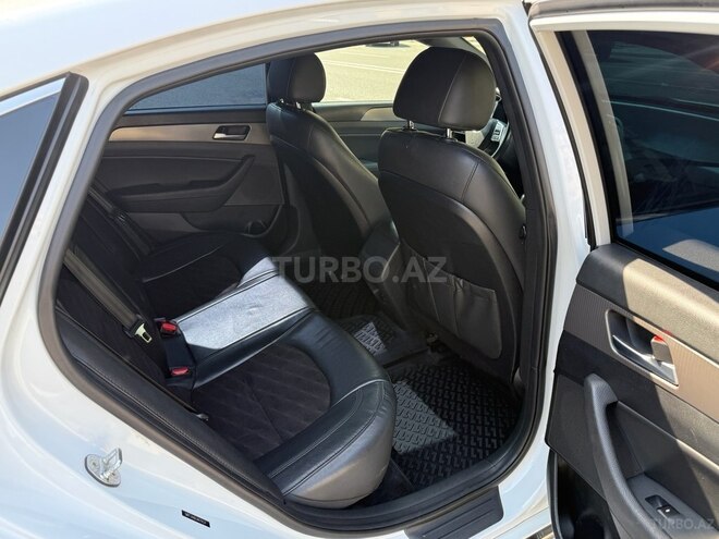 Hyundai Sonata-4