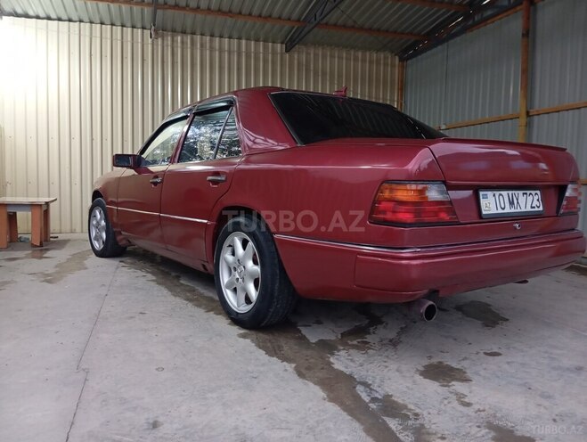 Mercedes E 220 1992, 330,000 km - 2.2 л - Sabirabad