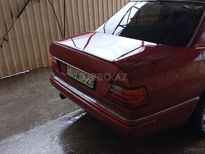 Mercedes E 220 1992, 330,000 km - 2.2 л - Sabirabad