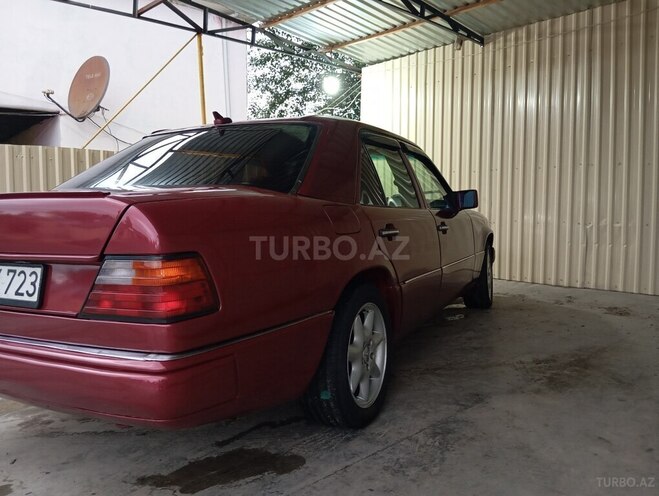 Mercedes E 220 1992, 330,000 km - 2.2 л - Sabirabad