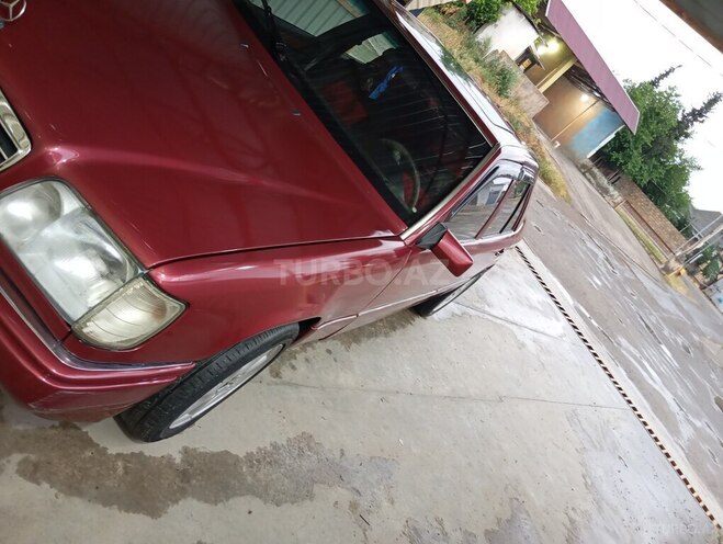 Mercedes E 220 1992, 330,000 km - 2.2 л - Sabirabad