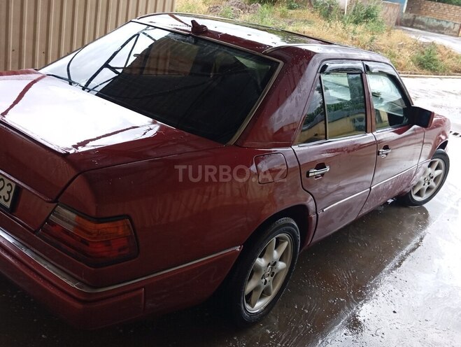 Mercedes E 220 1992, 330,000 km - 2.2 л - Sabirabad