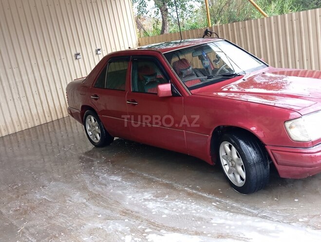 Mercedes E 220 1992, 330,000 km - 2.2 л - Sabirabad