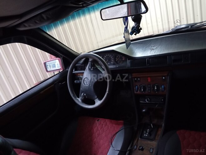 Mercedes E 220 1992, 330,000 km - 2.2 л - Sabirabad