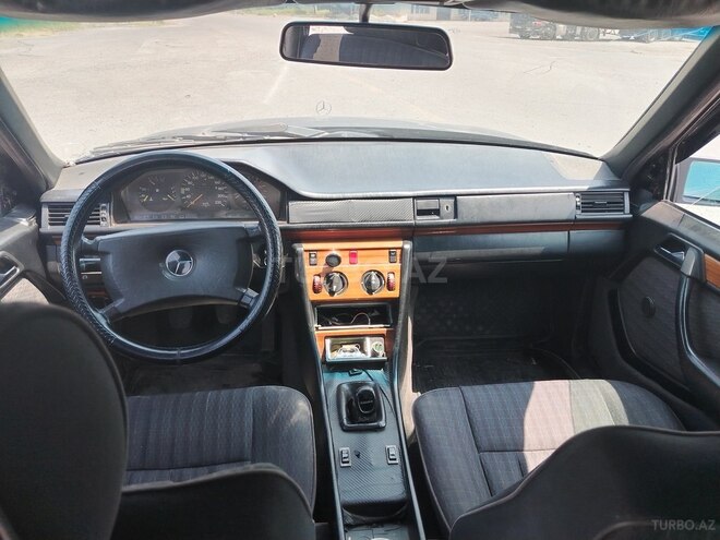 Mercedes E 250 1993, 265,382 km - 2.5 л - Ucar