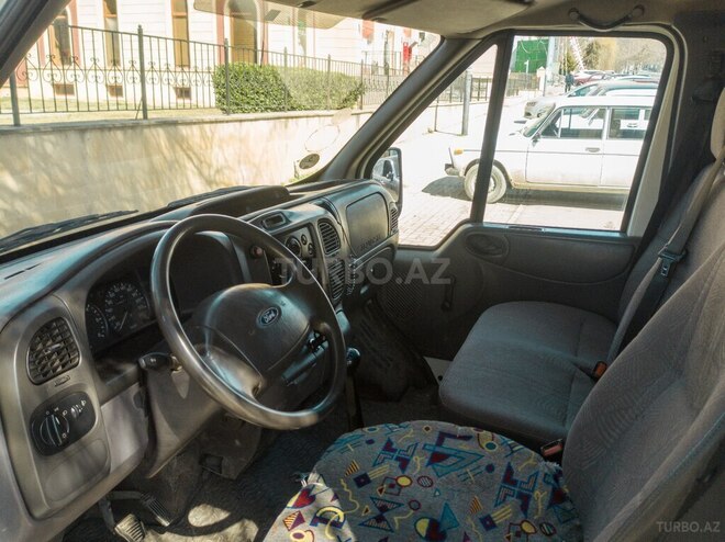 Ford Transit-8