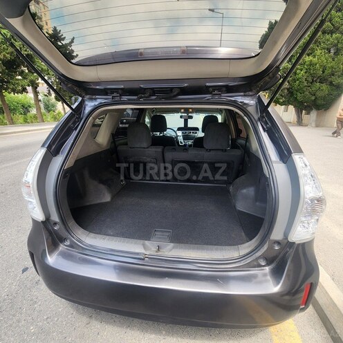 Toyota Prius V-5
