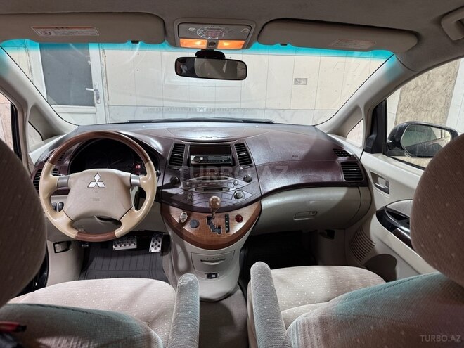 Mitsubishi Grandis 2003, 226,000 km - 2.4 л - Bakı