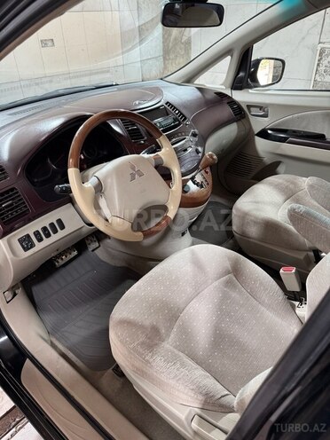 Mitsubishi Grandis 2003, 226,000 km - 2.4 л - Bakı
