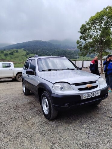 Chevrolet Niva 2015, 360,000 km - 1.7 л - Yevlax