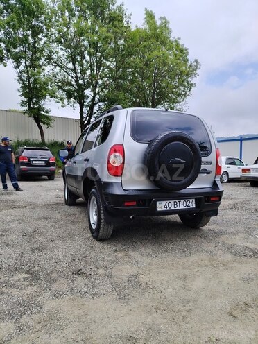 Chevrolet Niva 2015, 360,000 km - 1.7 л - Yevlax