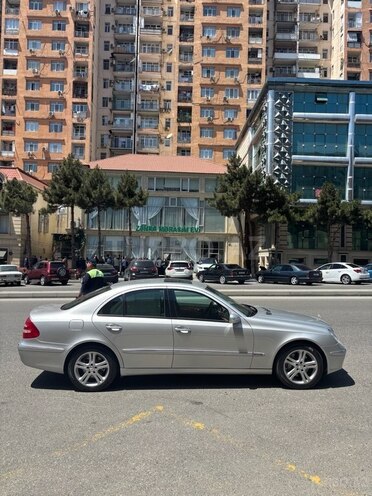 Mercedes E 350 2004, 224,000 km - 3.5 l - Bakı