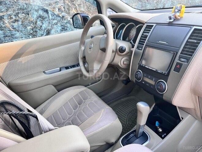 Nissan Tiida-9
