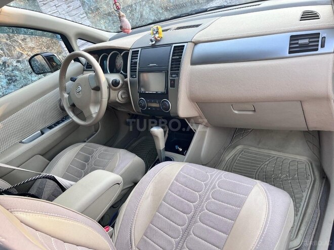 Nissan Tiida-10
