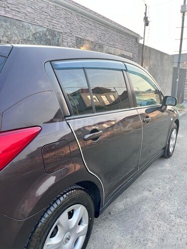 Nissan Tiida-12
