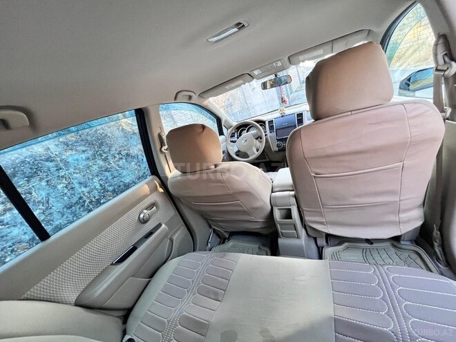 Nissan Tiida-14