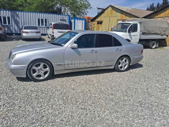 Mercedes E 240 2001, 263,570 km - 2.4 l - Bakı