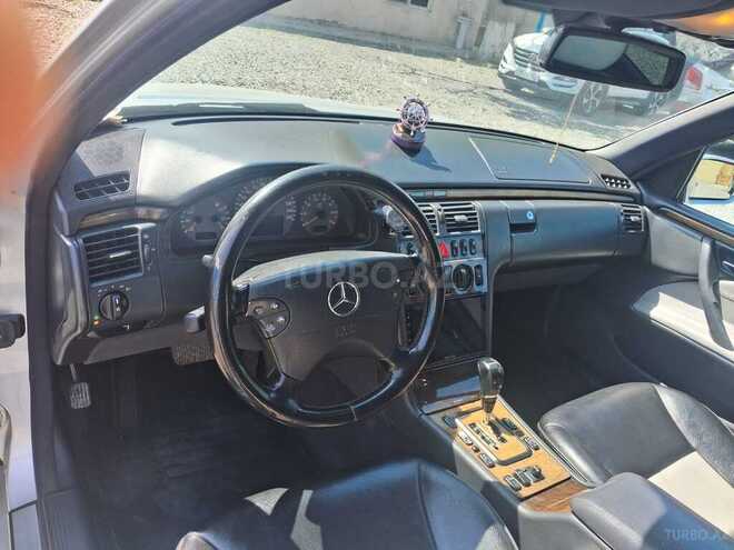 Mercedes E 240 2001, 263,570 km - 2.4 l - Bakı
