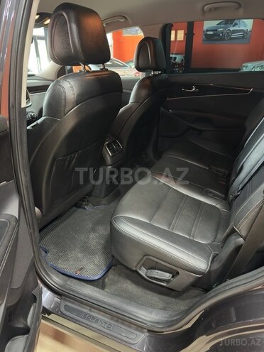 Kia Sorento-12