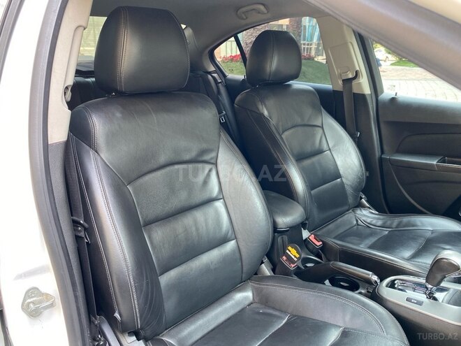 Chevrolet Cruze-11