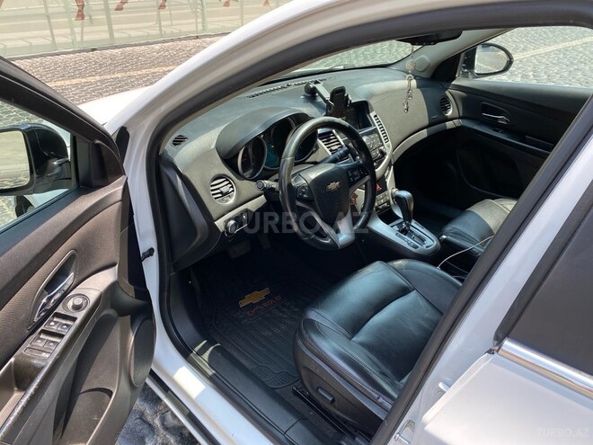 Chevrolet Cruze-12