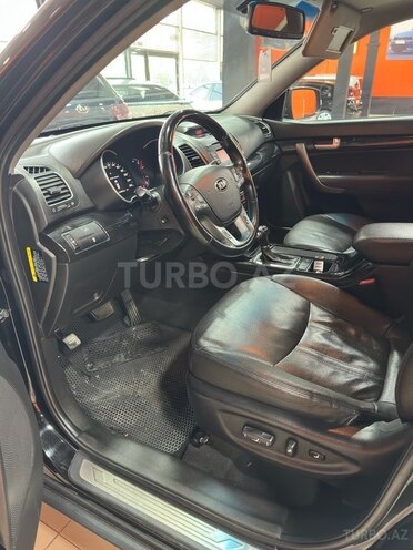 Kia Sorento-13