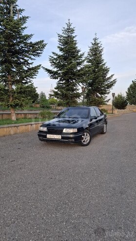 Opel Vectra 1994, 295,000 km - 2.0 l - Quba