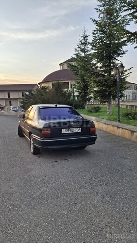 Opel Vectra 1994, 295,000 km - 2.0 l - Quba