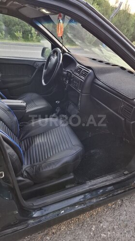 Opel Vectra 1994, 295,000 km - 2.0 l - Quba