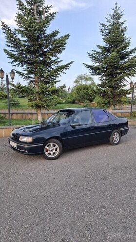 Opel Vectra 1994, 295,000 km - 2.0 l - Quba
