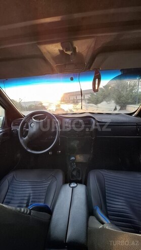 Opel Vectra 1994, 295,000 km - 2.0 l - Quba