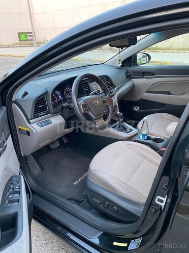 Hyundai Elantra-10