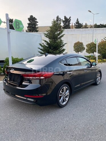 Hyundai Elantra-6