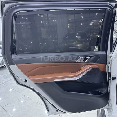 BMW X7-16