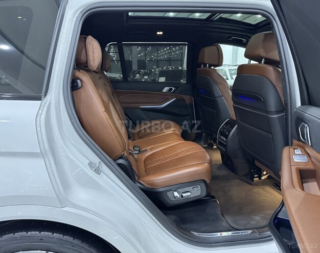 BMW X7-13