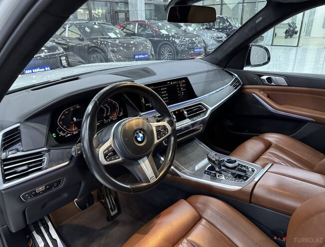 BMW X7-9