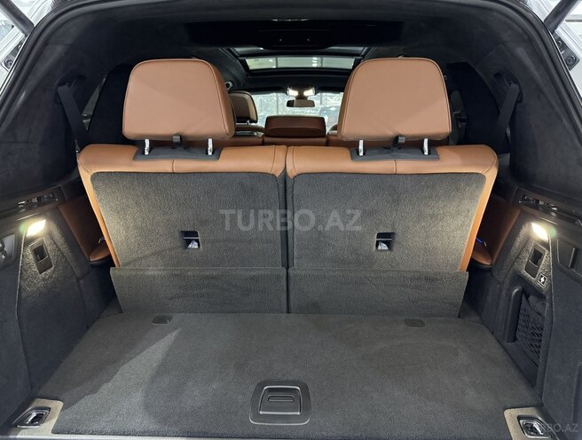 BMW X7-15