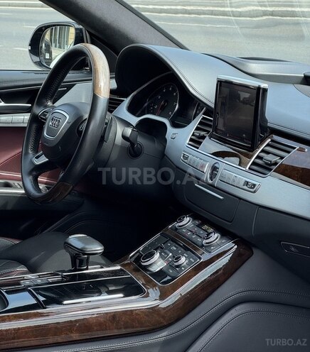 Audi A8-18
