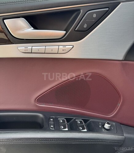 Audi A8-11