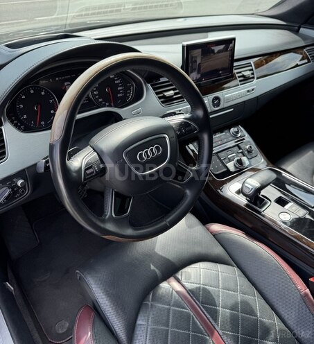 Audi A8-9