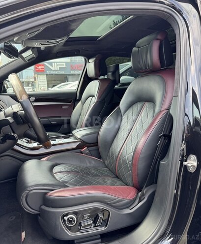Audi A8-8