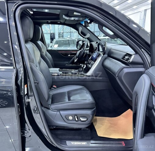 Lexus LX 500d-12