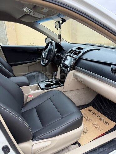 Toyota Camry-5