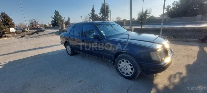 Mercedes E 250 1989, 258,000 km - 2.5 l - Salyan