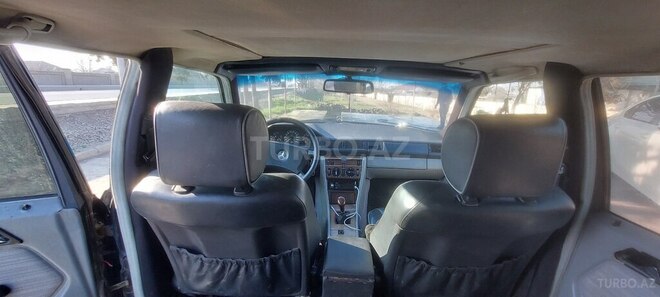 Mercedes E 250 1989, 258,000 km - 2.5 l - Salyan