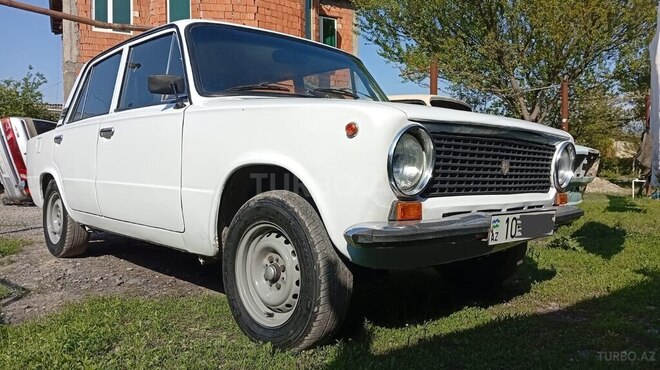 LADA (VAZ) 21011-2
