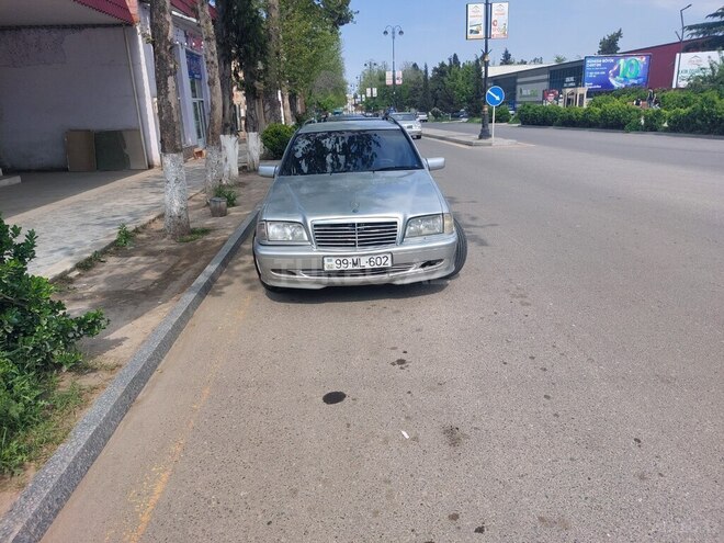 Mercedes C 200 1999, 123,456 km - 2.0 l - Qazax