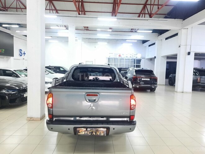 Mitsubishi L200-8